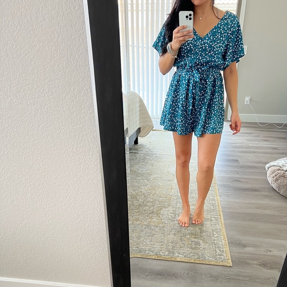 Floral Romper - Picture 2 of 7